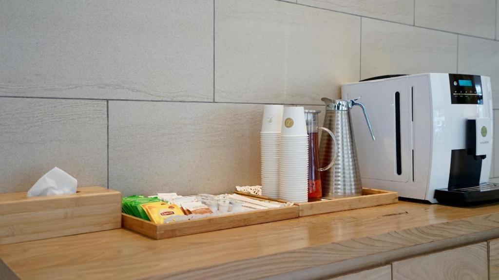 Ji Hotel Shanghai Yan An Road Branch Zewnętrze zdjęcie