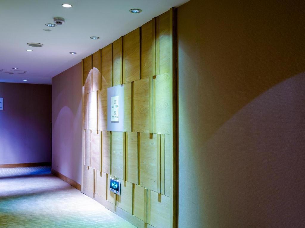 Ji Hotel Shanghai Yan An Road Branch Zewnętrze zdjęcie