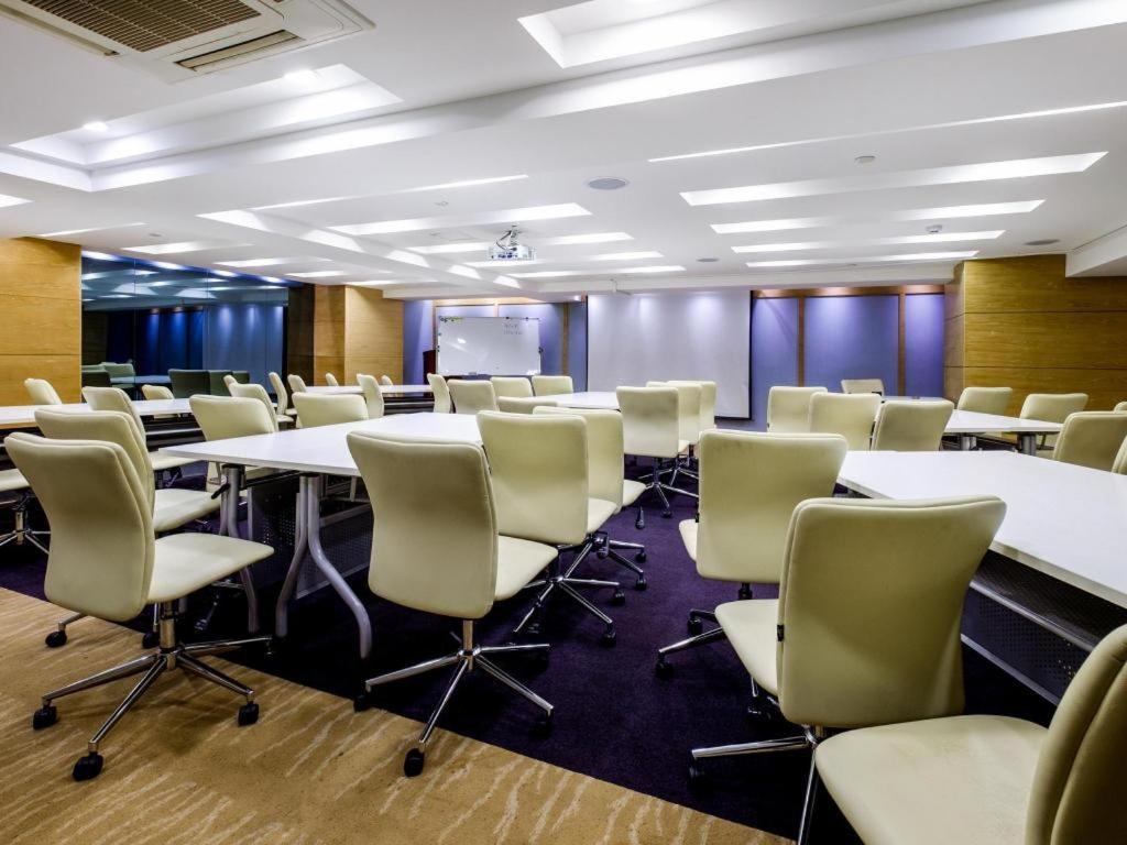 Ji Hotel Shanghai Yan An Road Branch Zewnętrze zdjęcie